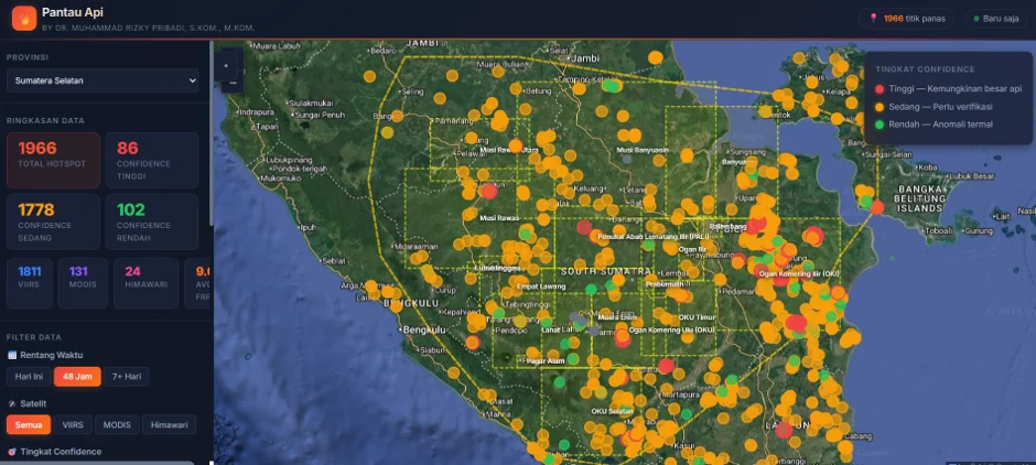 Pantau Api hotspot monitoring screen for South Sumatra with satellite and time filters, totals and a detection-confidence legend.
